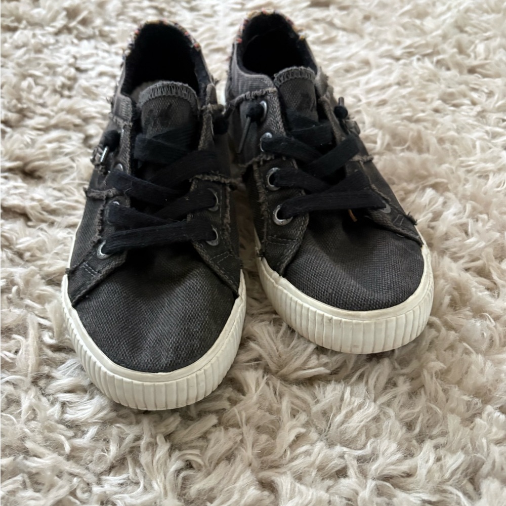 Black sneaker